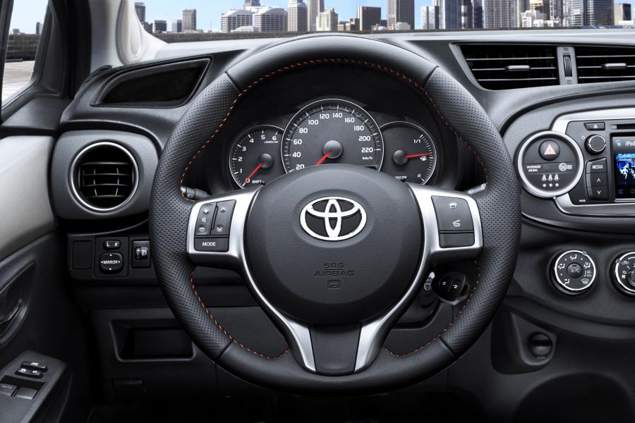  Toyota Yaris 2012 года  (фото 29 из 56)